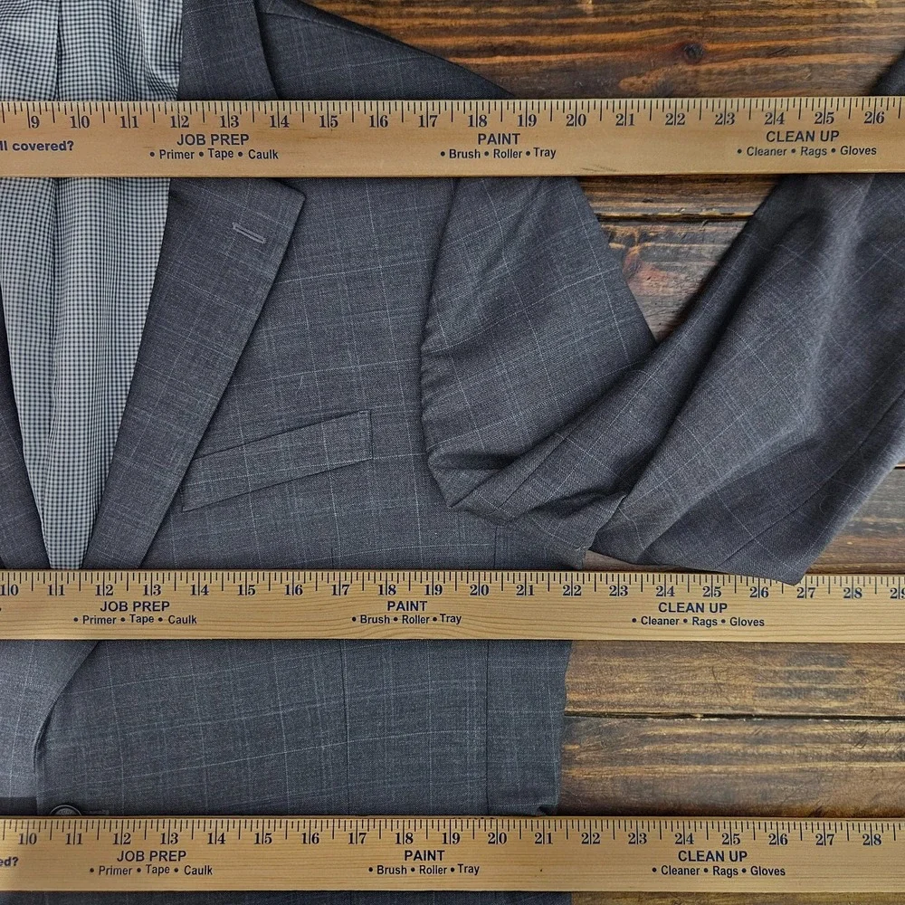 Tommy Hilfiger Men's Sport Coat Blazer Two Button Gray Plaid Wool Blend Size 44R